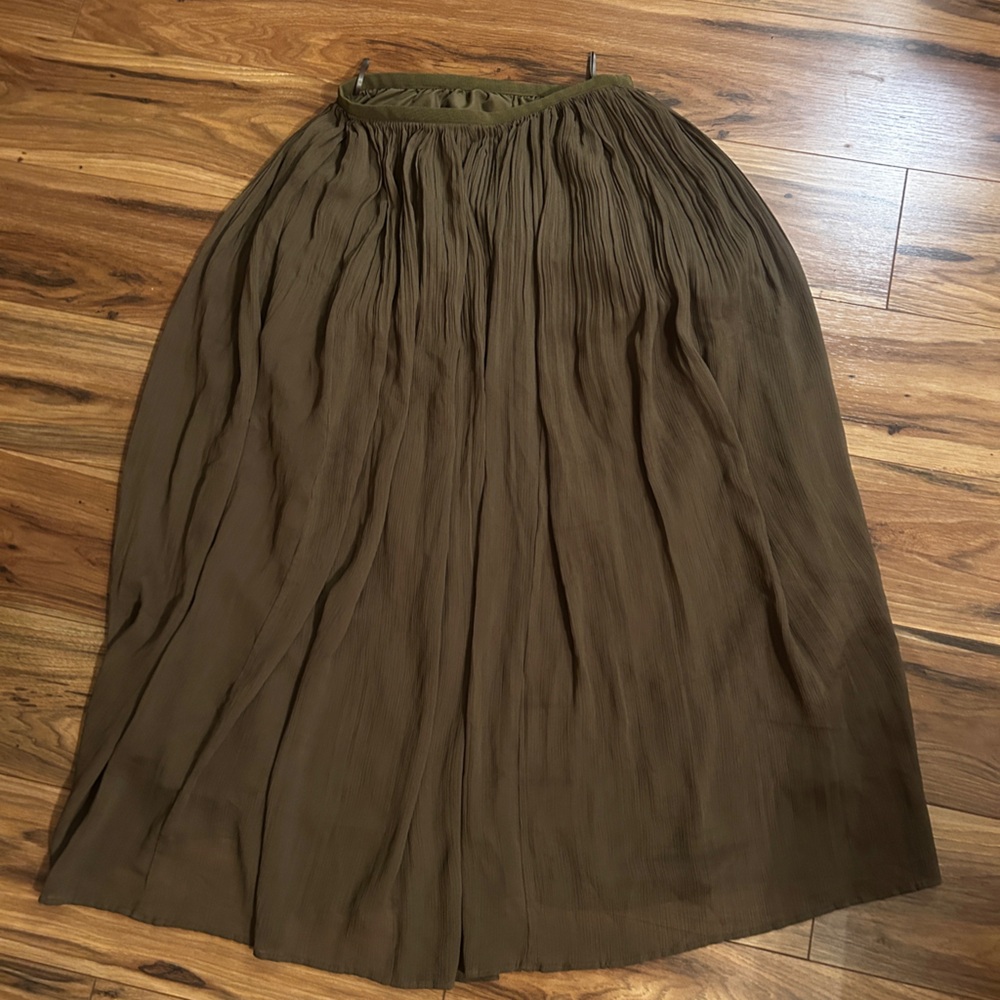 Uniqlo Green Maxi Bubble Skirt for Casual Wear